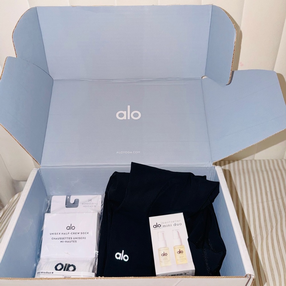 ALO Yoga Black Set with Care Socks and Mini Duo